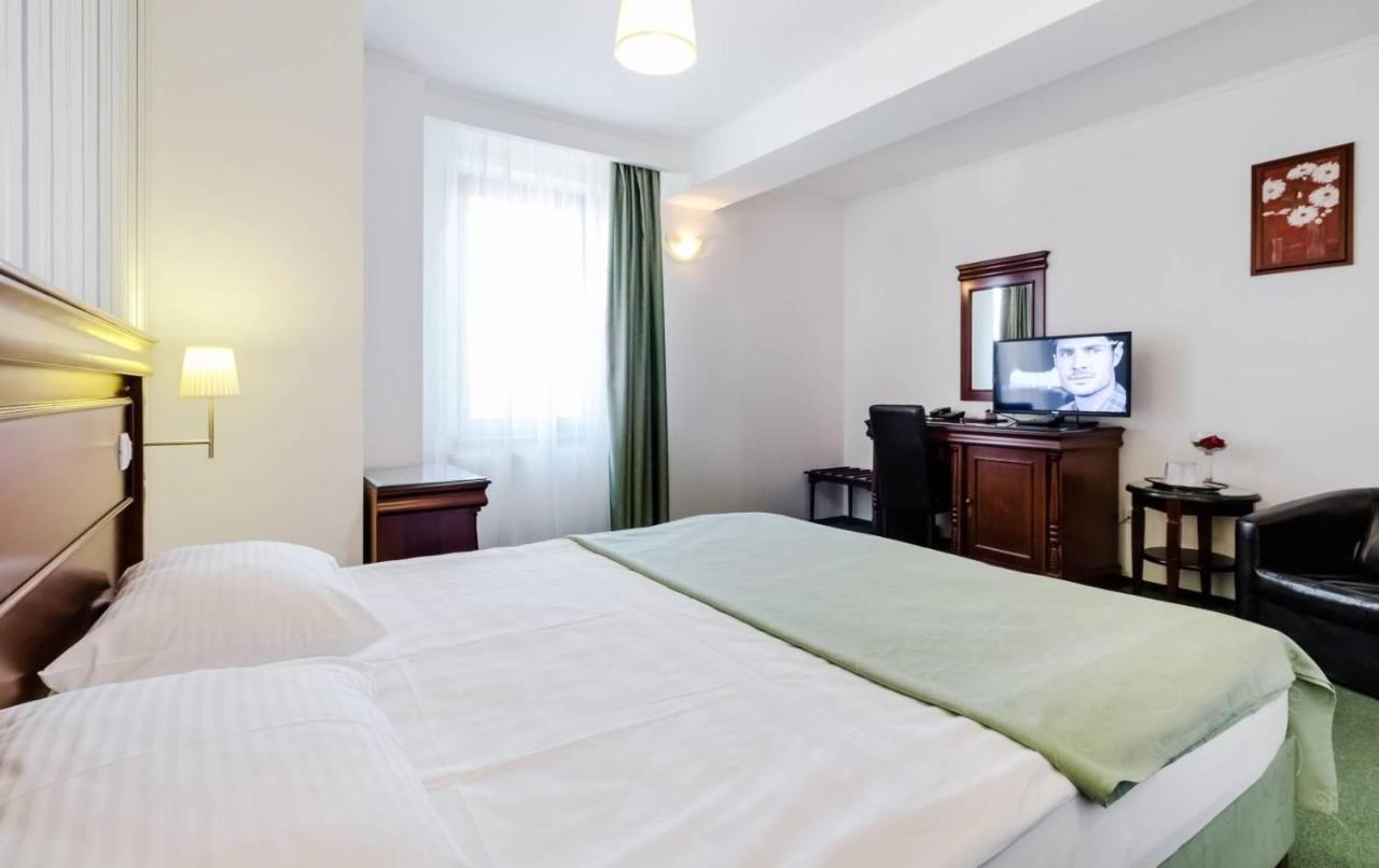 Hotel Bulevard Făgăraş Buitenkant foto