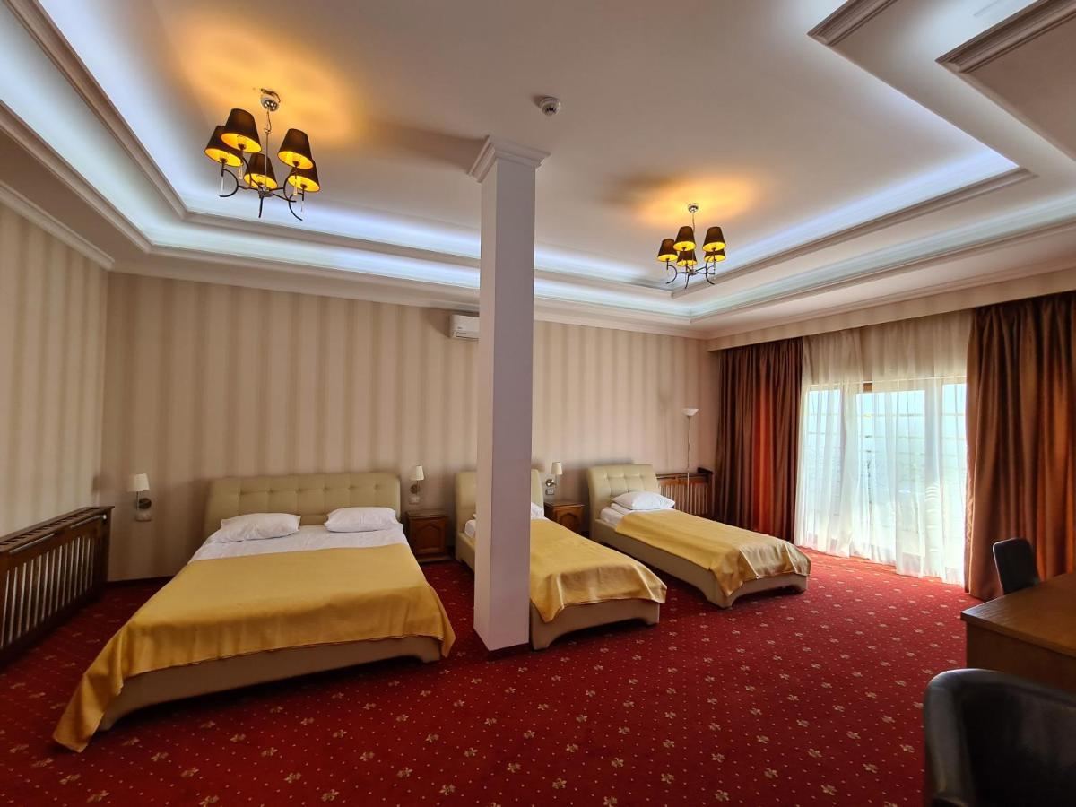 Hotel Bulevard Făgăraş Buitenkant foto